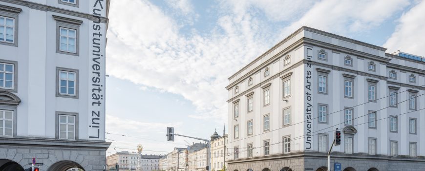 Brueckenkopfgebaeude_donauseitig_c_Mark_Sengstbratl