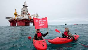 Eismeer-Demo Reise im Kayak vor die Bohrinsel im Eismeer mit Demo