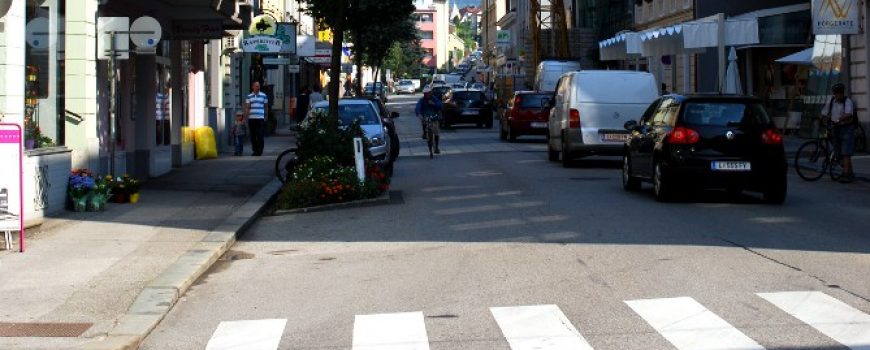 Hauptstrasse Hauptstraße, Blick von der Blütenstraße Richtung Norden. Urheber: Christian Wirth