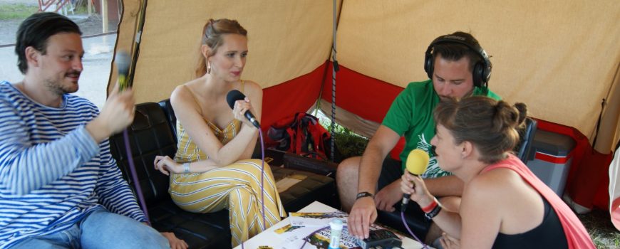 Interview mit Lea Santee im Radiozelt beim Rock im Dorf (Foto: Michaela Kramesch)