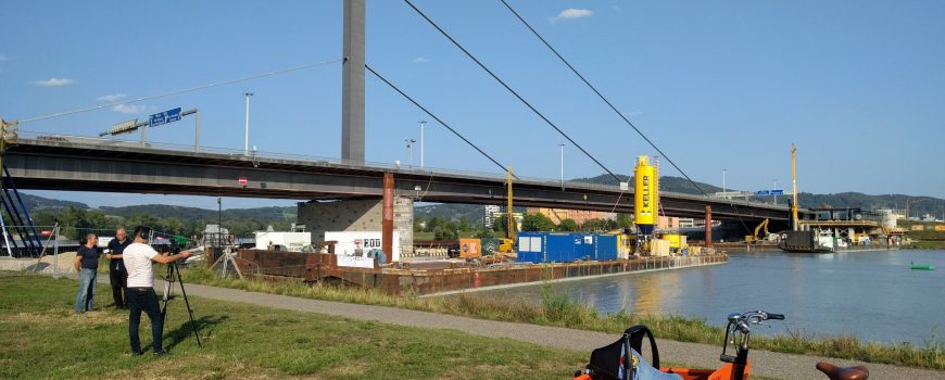 Interview vor der VOEST Brückenbaustelle Interview vor der VOEST Brückenbaustelle