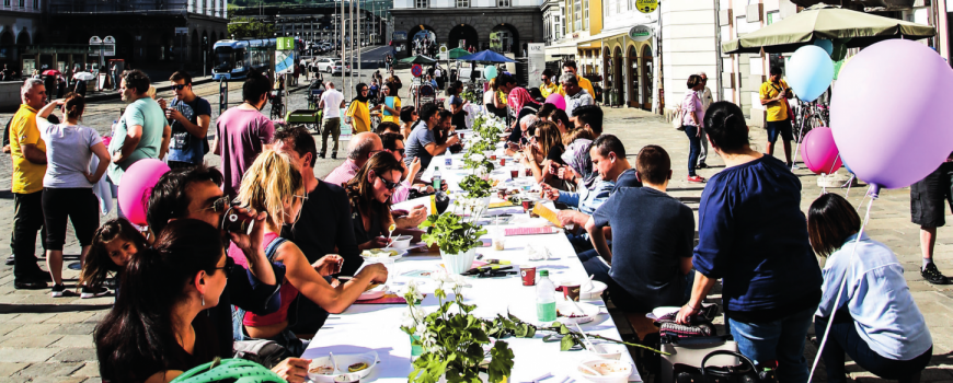 TafelvollVielfalt_Integrationsbüro Tafel voll Vielfalt am Linzer Hauptplatz.