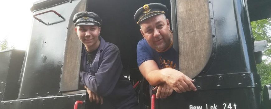 Heizer und Lokführer in Lokomotive der Steyrtalbahn Heizer und Lokführer in Lokomotive der Steyrtalbahn