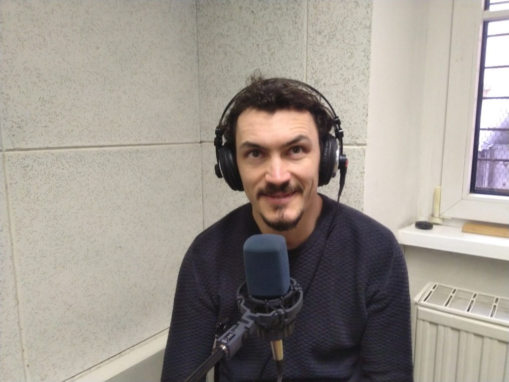 Herwig Kolar im Studio von Radio FRO.