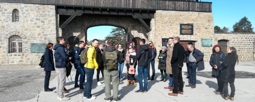 Gedenkstätte_Mauthausen_Hörpfade Die Teilnehmer*innen des Projekts Hörpfade in der KZ-Gedenkstätte Mauthausen