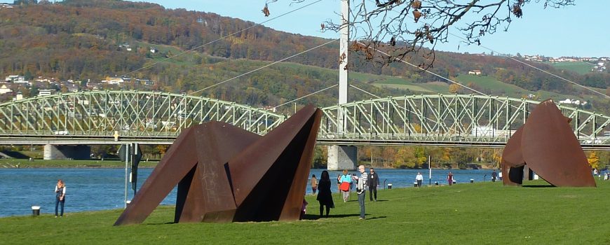 Donaupark Donaupark, Forum Metall, Eisenbahnbrücke