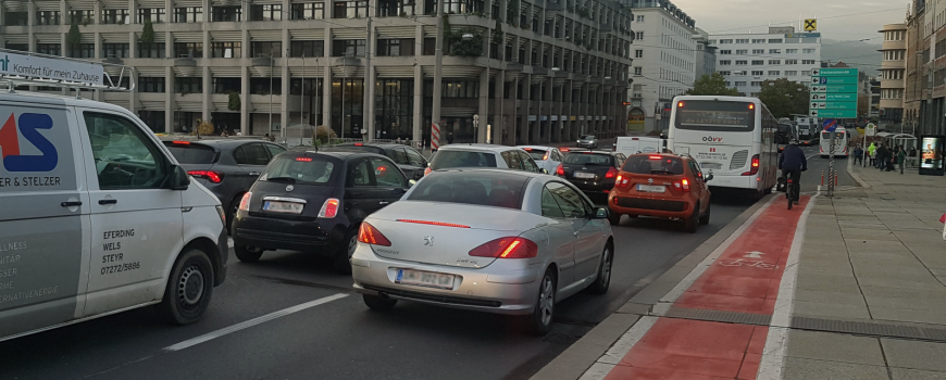 Nibelungenbruecke_Linz kennzeichen vp Stau über die Nibelungenbrücke in Linz