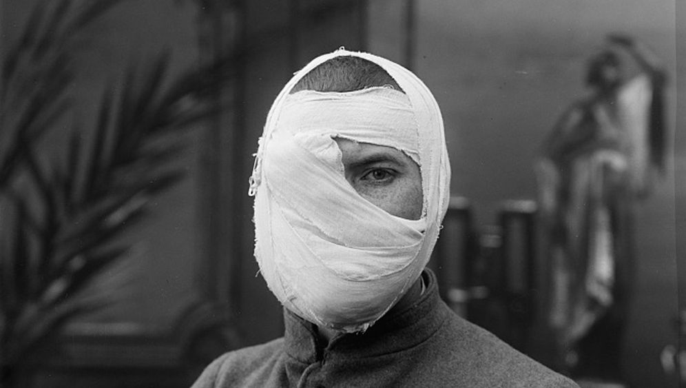 Kriegsversehrte American Red Cross
Created / Published
    4 March 1919.