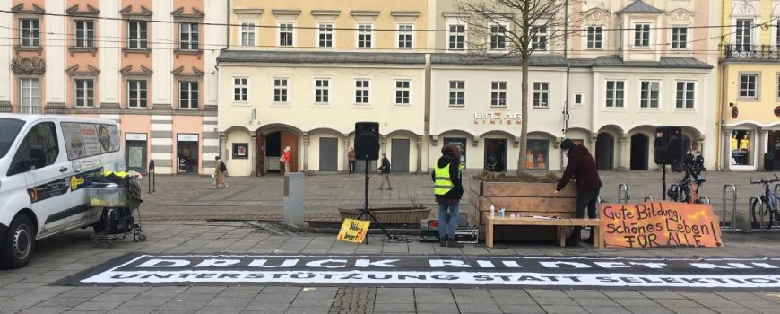 Bildung brennt Kundgebung von Bildung brennt am Linzer Hauptplatz. "Druck bildet nicht", so der Slogan.