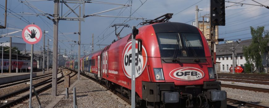 DSC00239 Einfahrt RJ 698 Linz Hbf