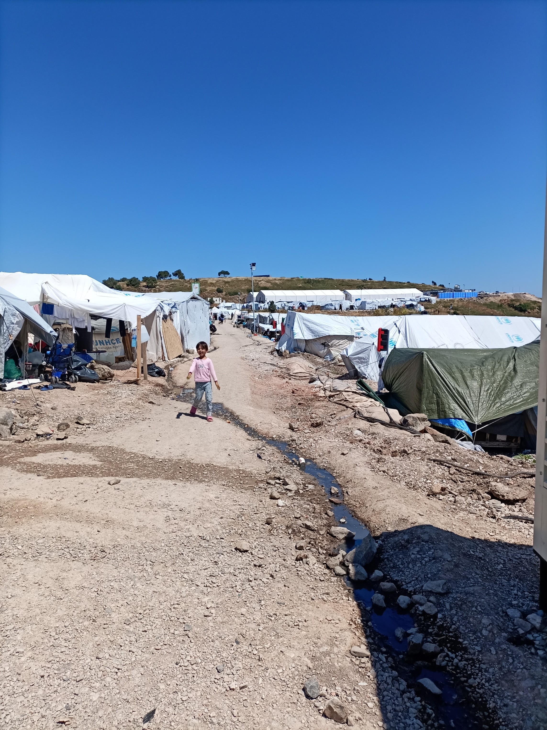 Europas Schande inside Kara Tepe 2 Radio FRO