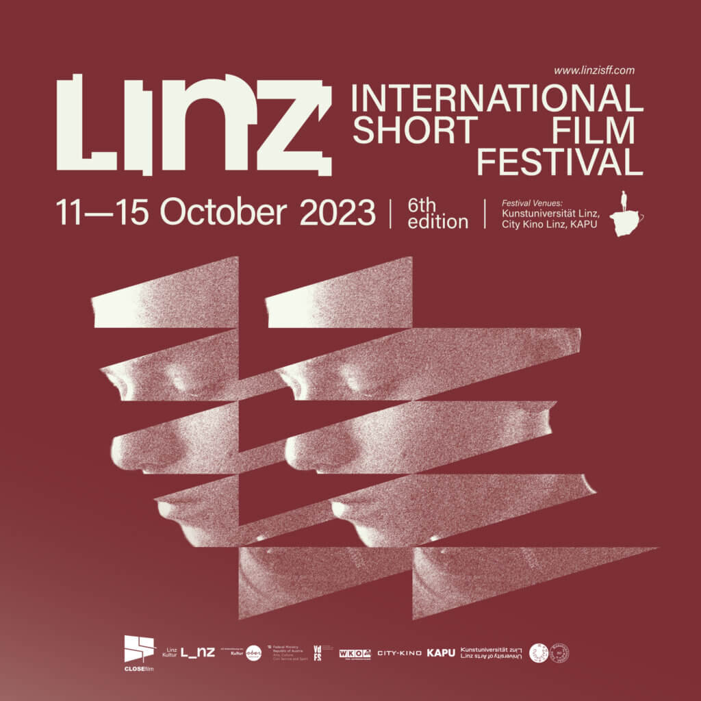 Ein Grafil, auf der in beiger Schrift auf braunem Hintergrund die Daten für das International Short Film Festival stehen. Es findet vom 11. bis 15. Oktober 2023 statt