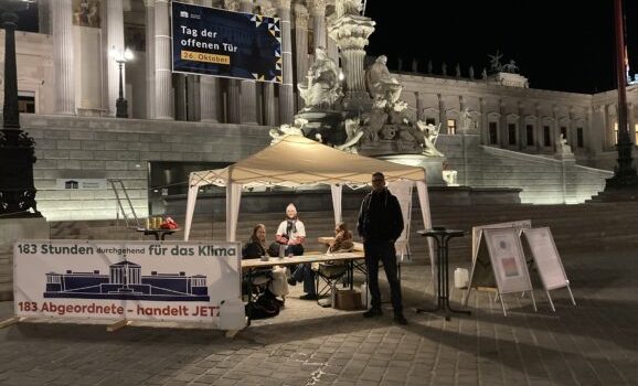 nachtstunden-vor-dem-parlament-578x400