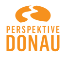 in oranger Schrift steht: Perspektive Donau. Über den Wörtern ist ein Logo, ebenfalls in Orange. Es zeigt einen abstrakten Fluss, der sich dahin schlängelt
