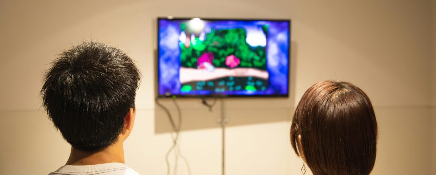 Newsgames kundb_pexels-ryutaro-5472251 Personen spielen ein Videospiel. Ryutaro Tsukata @pexels