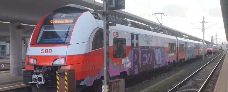 DSC03219a Zug 3957 nach Kirchdorf/Krems, 24.10.2025, Linz Hbf DSC03219a Zug 3957 nach Kirchdorf/Krems, 24.10.2025, Linz Hbf