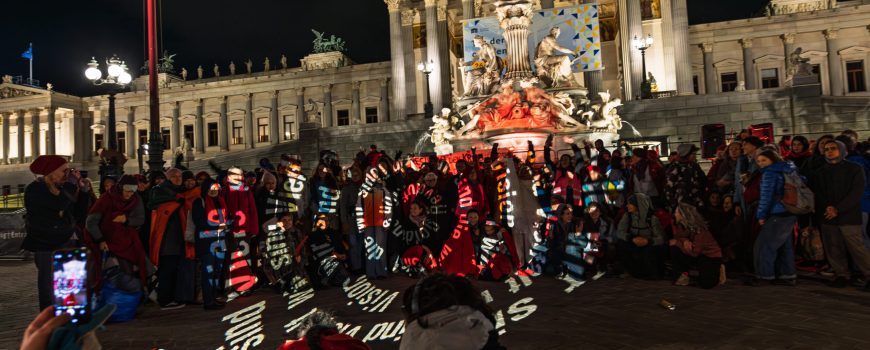 starsky_FRAUENstreik_osaka_750-scaled Der Frauen*streik fand direkt vor dem Parlamentsgebäude in Wien statt. starsky_FRAUENstreik_osaka_750-scaled Der Frauen*streik fand direkt vor dem Parlamentsgebäude in Wien statt.