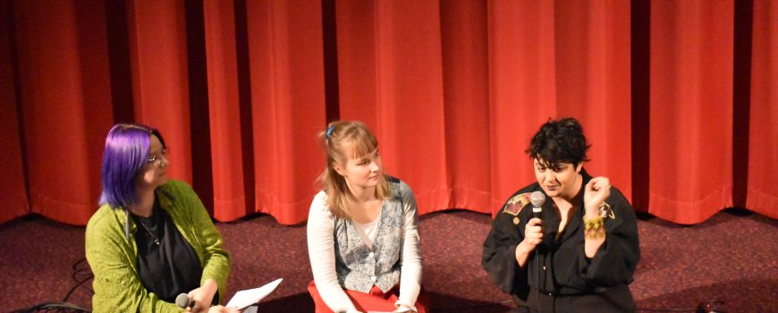  Moderatorinnen Lena Pöschko und Sofia Jüngling mit Filmemacherin Parisa Ghasemi