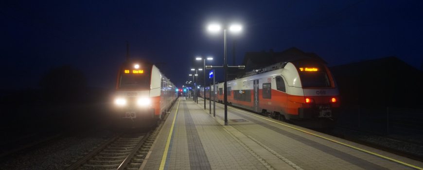 DSC00837 Zugkreuzung in Gaisbach-Wartberg, 16.42, 23.12.2025