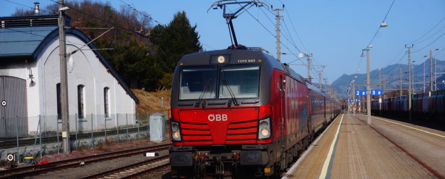 DSC01894 Vectron-Lok vor RJ 87 nach Rom in Jenbach, 6.3.2026