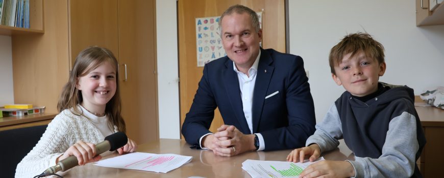 Luisa und Oskar mit Peter Mayr