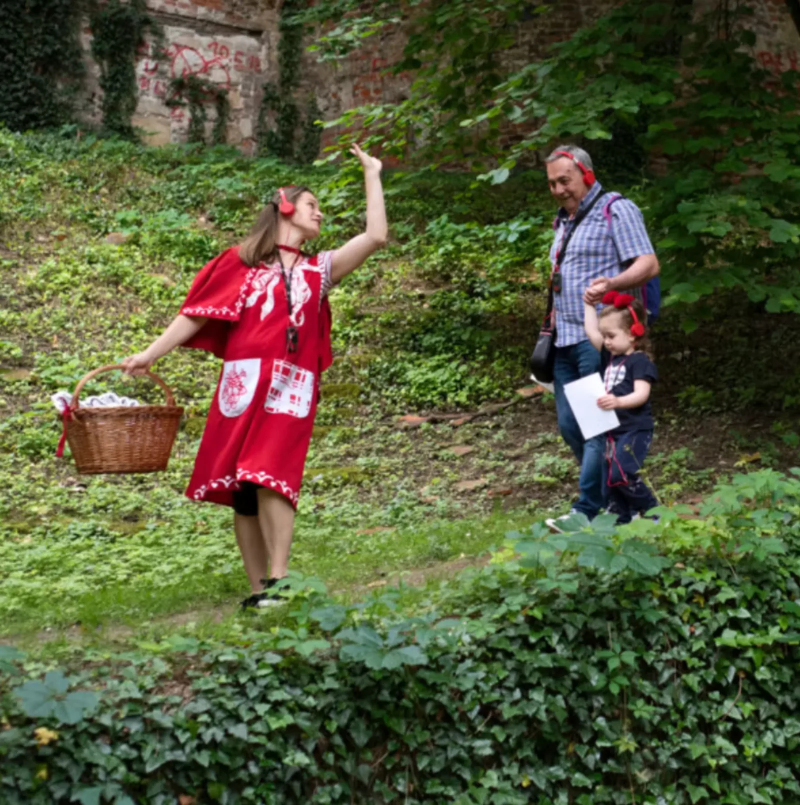 Rotkäppchen am Turm