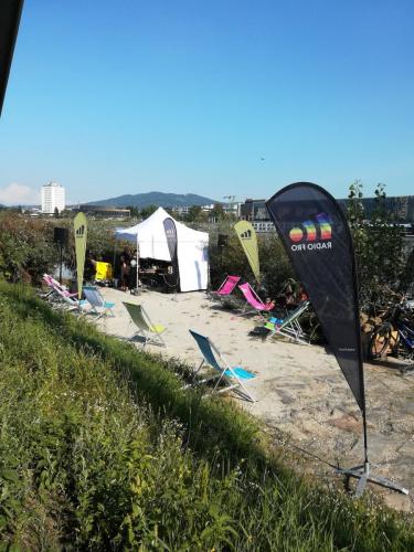 Klangwolke 2020 - Radio FRO Aussenstudio 24h live mit Sonnendeck am Donauufer