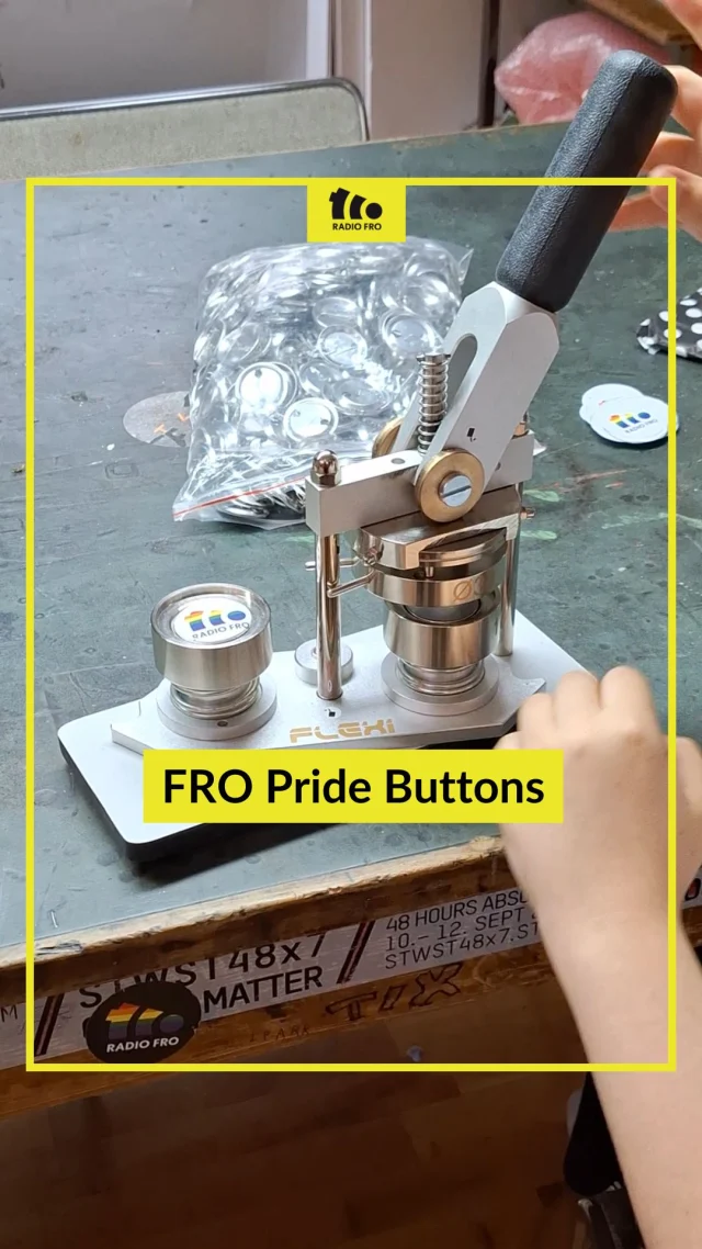 Unsere Merch Produktion für die @linzpride  der @hosilinz ist im Overdrive! Am Samstag könnt ihr euch unsere 🏳️‍🌈 Buttons bei unserem Stand in der Pride City abholen kommen. Wir freuen uns auf euch, happy Pride!

#radiofro #pride #queerrights #lgbtqia #linzpride #regenbogenparade #offen #kritisch #frei #freiemedien #freiesradio