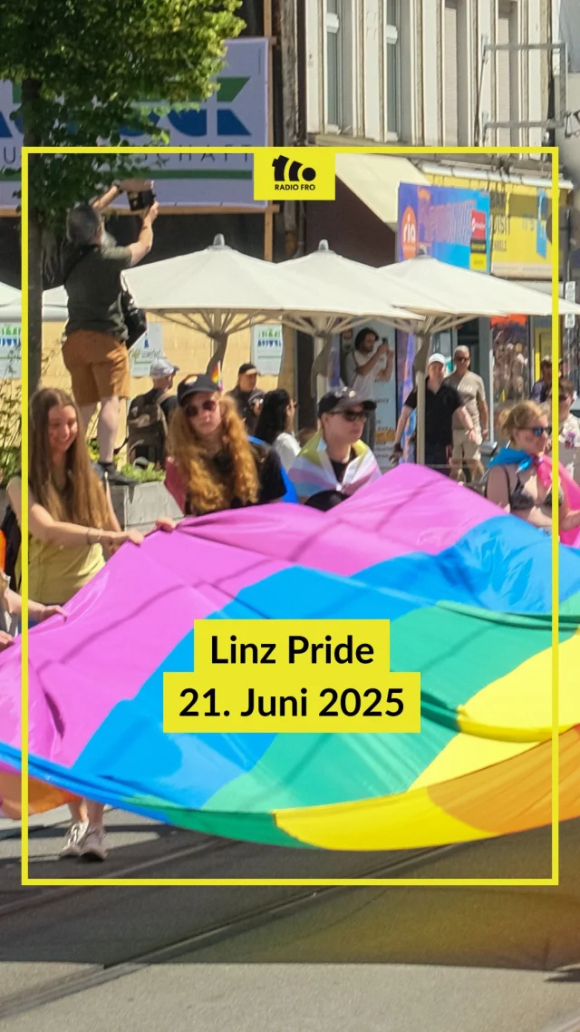 🏳️‍🌈🏳️‍⚧️Am Samstag zog die @linzpride  organisiert von der @hosilinz durch die Innenstadt. 13.000 Menschen machten sich stark für die Rechte von LGBTQIA+ Personen. Was Gleichberechtigung für die Teilnehmenden bedeutet seht ihr im Video und in der Langversion heute um 18:00 auf Radio FRO! Gerade jetzt, wo politische Stimmen laut werden, die die Rechte von queeren Menschen einschränken wollen sind Prides ein umso wichtigeres Zeichen, um zu zeigen, dass Diskriminierung keinen Platz in der Gesellschaft haben sollte. 🔗Den Link zur Sendung findet ihr in der Bio

#radiofro #frozine #linzpride #pride #prideparade #lgbtqcommunity #queerrights #transrights #offen #kritisch #frei #freiemedien #freiesradio