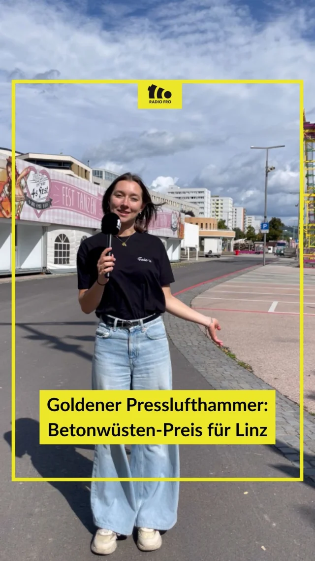 🏆🔨 Linz hat Anfang September einen wenig erfreulichen Preis gewonnen:

Der goldene Presslufthammer wird von @greenpeaceaustria  jährlich an die trostlosesten Betonwüsten von Österreichs Bundesländern verliehen. In Oberösterreich geht der Sieg an Linz – mit dem Urfahraner Marktgelände.

Zu recht? 🤔

🎤👥 FRO hat sich in der Linzer Innenstadt umgehört. Hier seht ihr, was die Linzer*innen über das Urfahraner Marktgelände denken.

#goldenerpresslufthammer #greenpeace #urfahranermarkt #linz #straßenumfrage #radiofro #freiesradio #offen #kritisch #frei #freiemedien